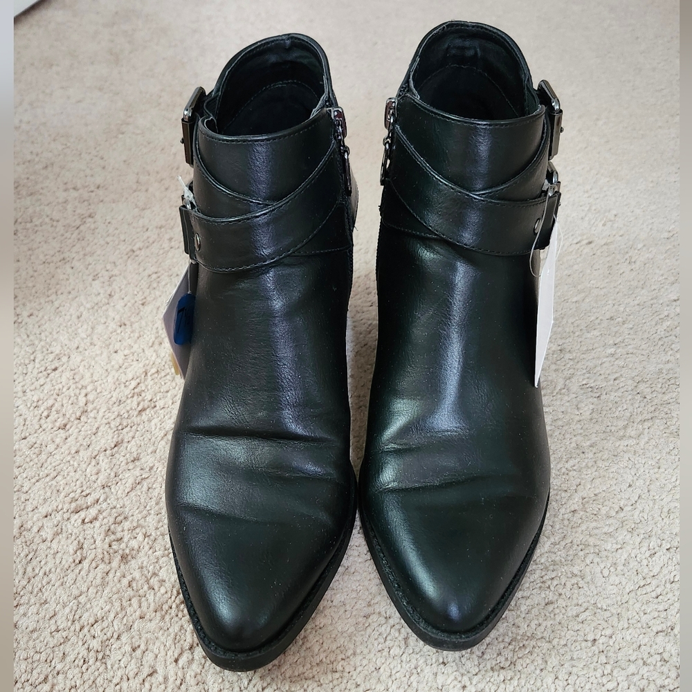 7.5M Dustyn Black Leather G By Guess Booties